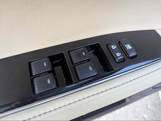 Photo of 2018 Eminent White Pearl Lexus ES 350