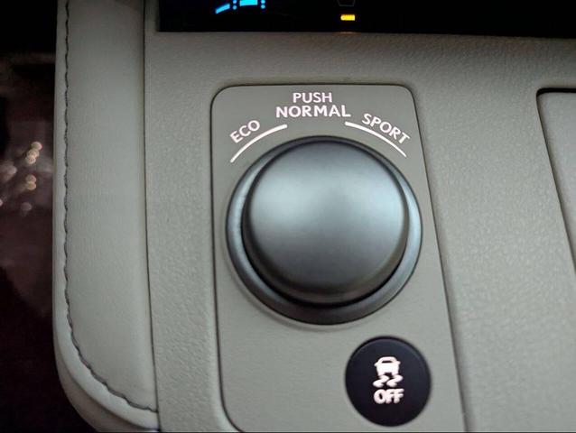 Photo of 2018 Eminent White Pearl Lexus ES 350