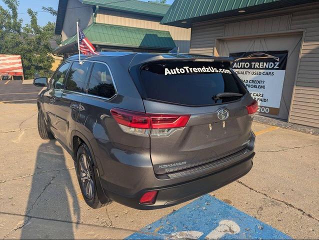 Photo of 2017 Charcoal Toyota Highlander