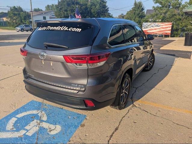 Photo of 2017 Charcoal Toyota Highlander