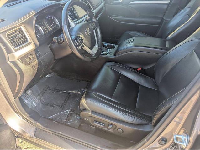Photo of 2017 Charcoal Toyota Highlander