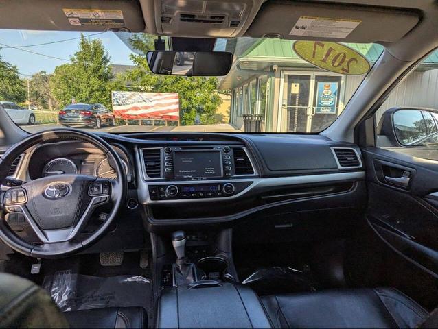 Photo of 2017 Charcoal Toyota Highlander