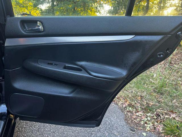 Photo of 2012 Black INFINITI G37x