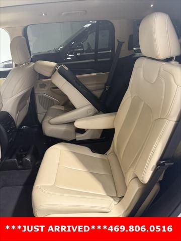 Photo of 2021 Bright White Clearcoat Jeep Grand Cherokee L