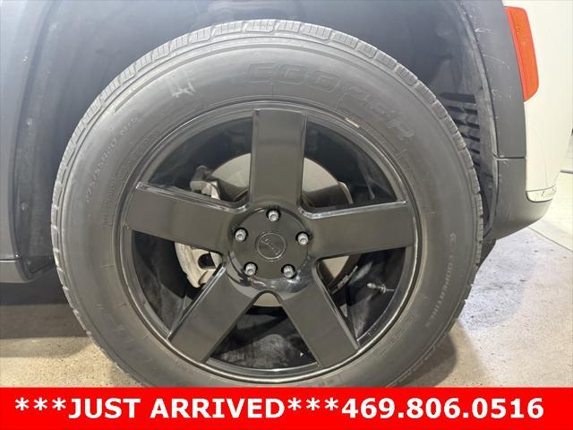 Photo of 2021 Bright White Clearcoat Jeep Grand Cherokee L