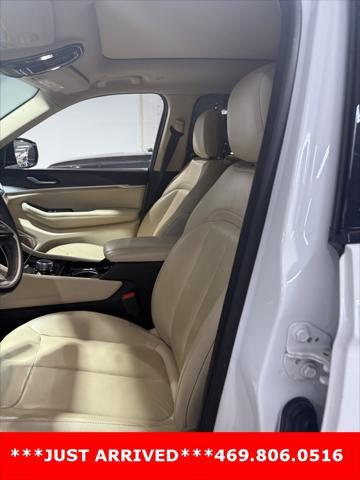 Photo of 2021 Bright White Clearcoat Jeep Grand Cherokee L