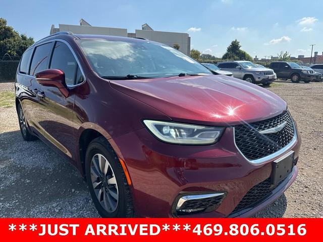Photo of 2021 Velvet Red Pearlcoat Chrysler Pacifica Hybrid