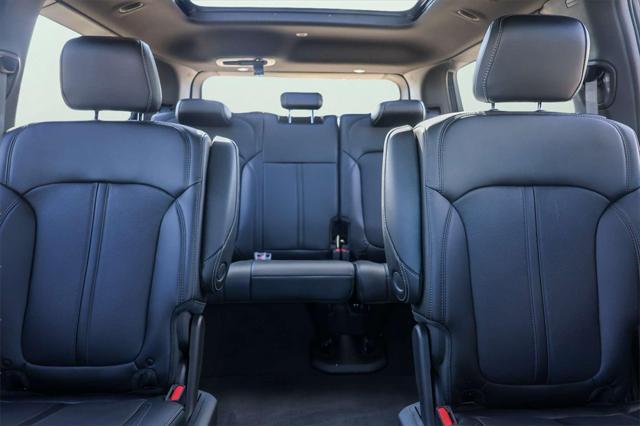 Photo of 2025 Velvet Red Pearlcoat Jeep Wagoneer