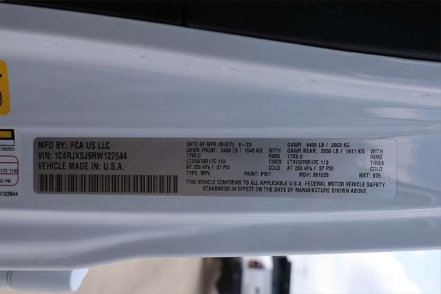 Photo of 2024 Bright White Clearcoat Jeep Wrangler