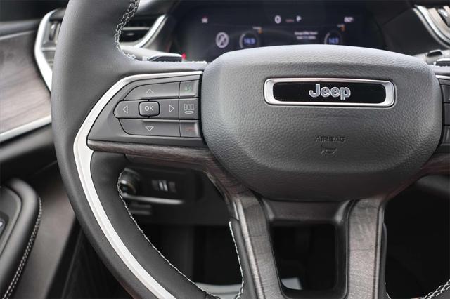 Photo of 2025 Velvet Red Pearlcoat Jeep Grand Cherokee L