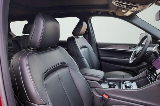 Photo of 2025 Velvet Red Pearlcoat Jeep Grand Cherokee L