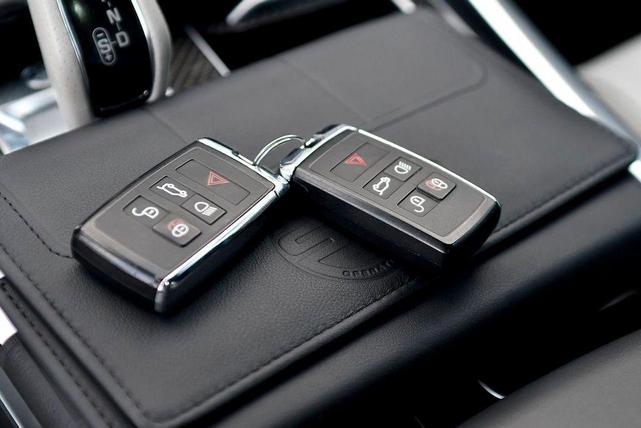 Photo of 2018 Estoril Blue Land Rover Range Rover Sport