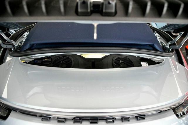 Photo of 2022 Dolomite Silver Metallic Porsche 911