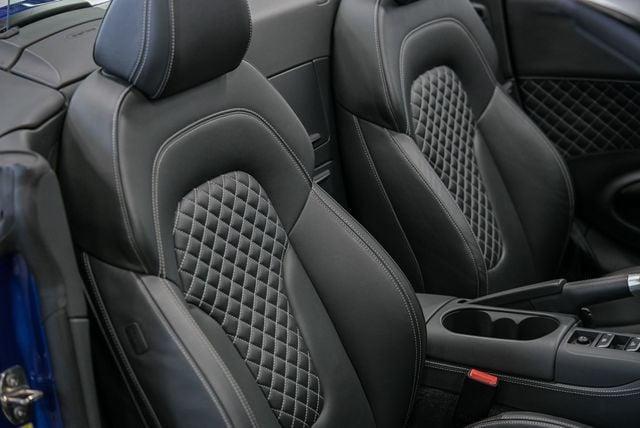 Photo of 2014 Sepang Blue Pearl Effect / Black Roof Audi R8
