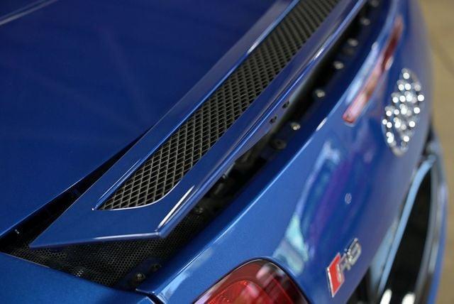 Photo of 2014 Sepang Blue Pearl Effect / Black Roof Audi R8