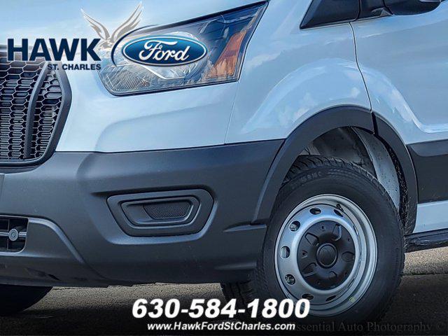 Photo of 2025 Oxford White Ford Transit-250
