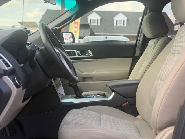 Photo of 2014 Ingot Silver Metallic Ford Explorer