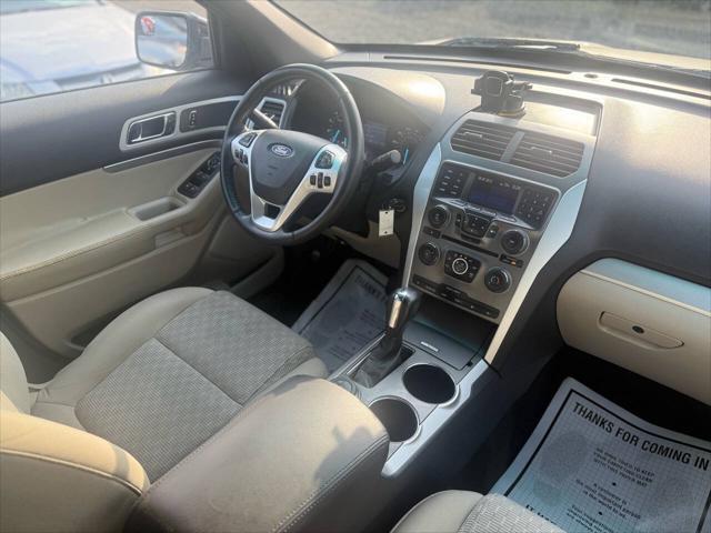 Photo of 2014 Ingot Silver Metallic Ford Explorer
