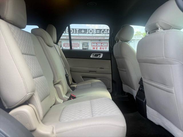 Photo of 2014 Ingot Silver Metallic Ford Explorer