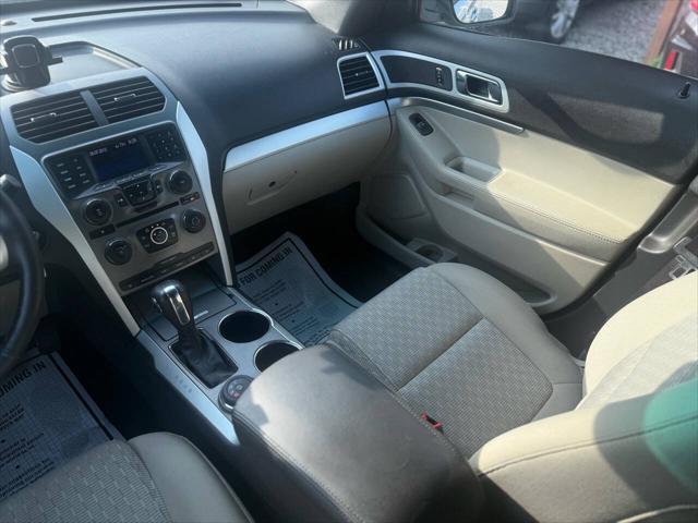Photo of 2014 Ingot Silver Metallic Ford Explorer