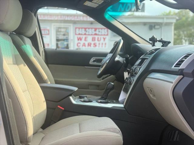 Photo of 2014 Ingot Silver Metallic Ford Explorer