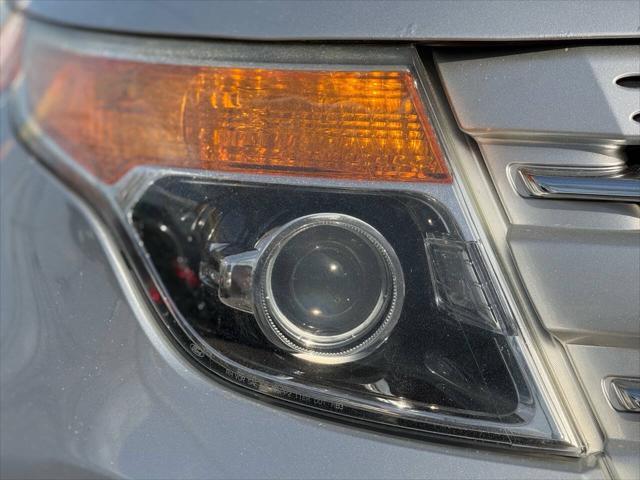Photo of 2014 Ingot Silver Metallic Ford Explorer