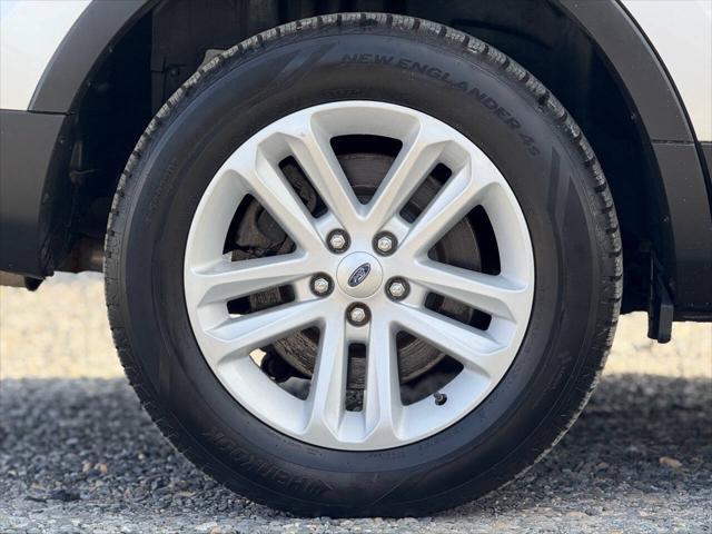 Photo of 2014 Ingot Silver Metallic Ford Explorer