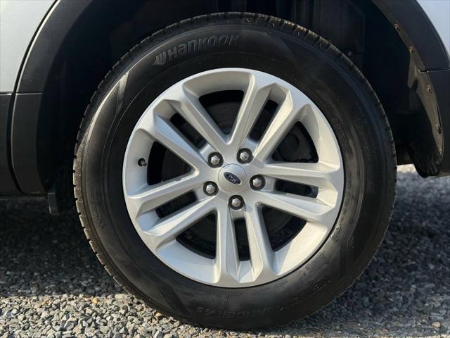 Photo of 2014 Ingot Silver Metallic Ford Explorer