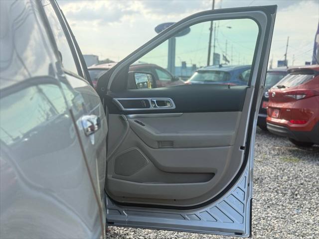 Photo of 2014 Ingot Silver Metallic Ford Explorer