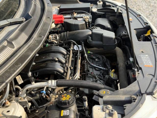 Photo of 2014 Ingot Silver Metallic Ford Explorer