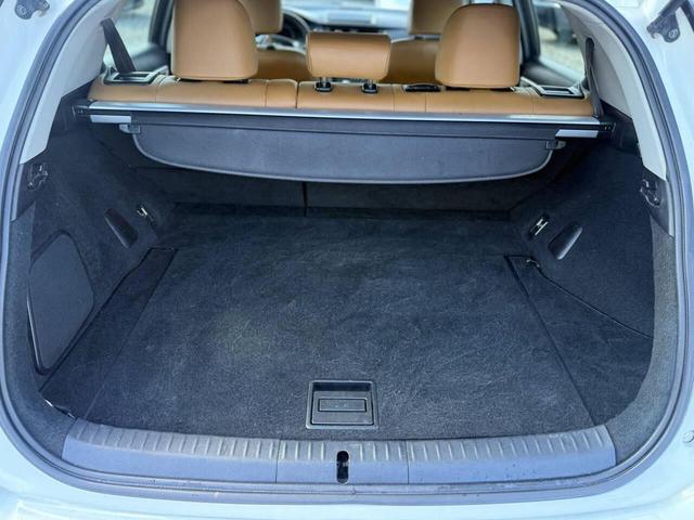 Photo of 2013 White Lexus CT 200h