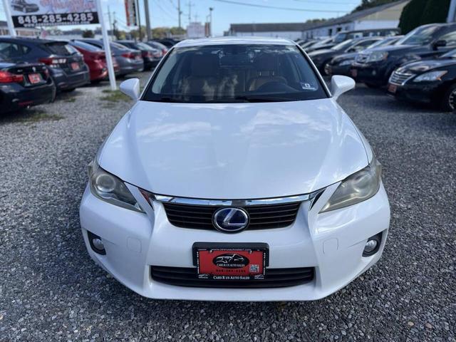 Photo of 2013 White Lexus CT 200h