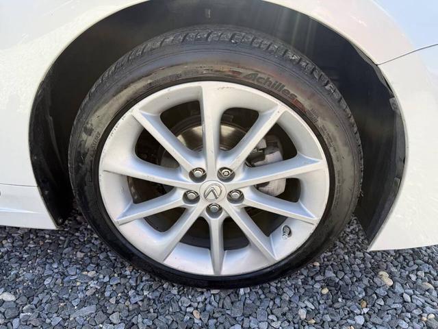 Photo of 2013 White Lexus CT 200h