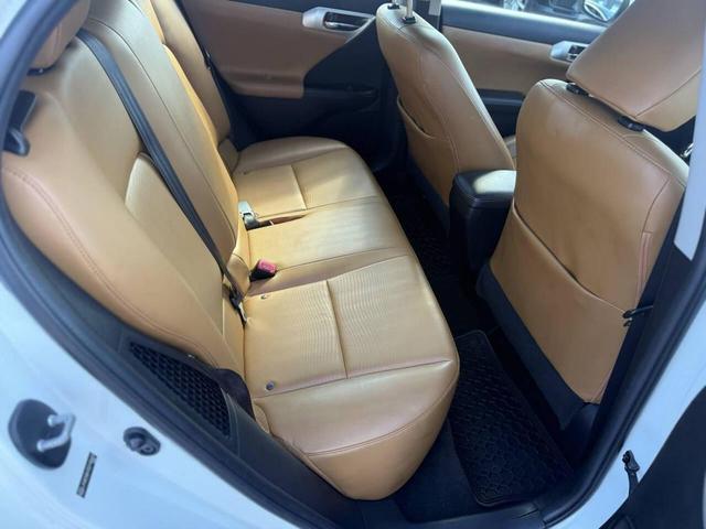 Photo of 2013 White Lexus CT 200h