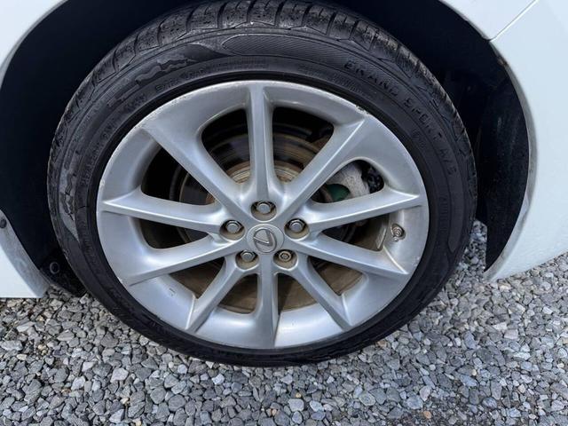 Photo of 2013 White Lexus CT 200h