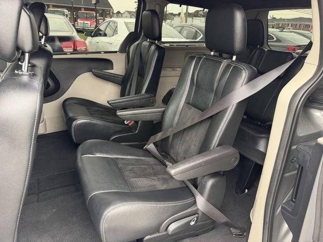 Photo of 2016 Billet Silver Metallic Clearcoat Dodge Grand Caravan