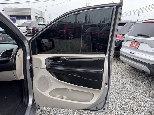 Photo of 2016 Billet Silver Metallic Clearcoat Dodge Grand Caravan