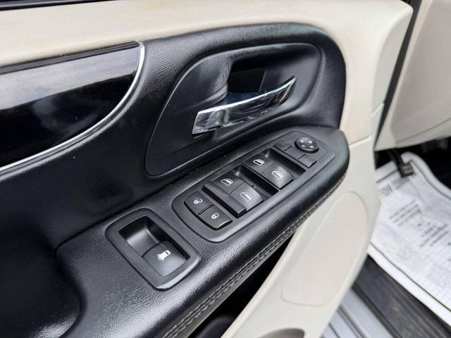Photo of 2016 Billet Silver Metallic Clearcoat Dodge Grand Caravan