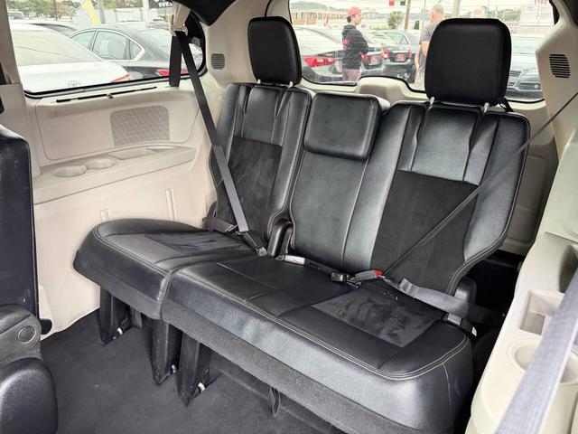 Photo of 2016 Billet Silver Metallic Clearcoat Dodge Grand Caravan