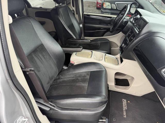 Photo of 2016 Billet Silver Metallic Clearcoat Dodge Grand Caravan