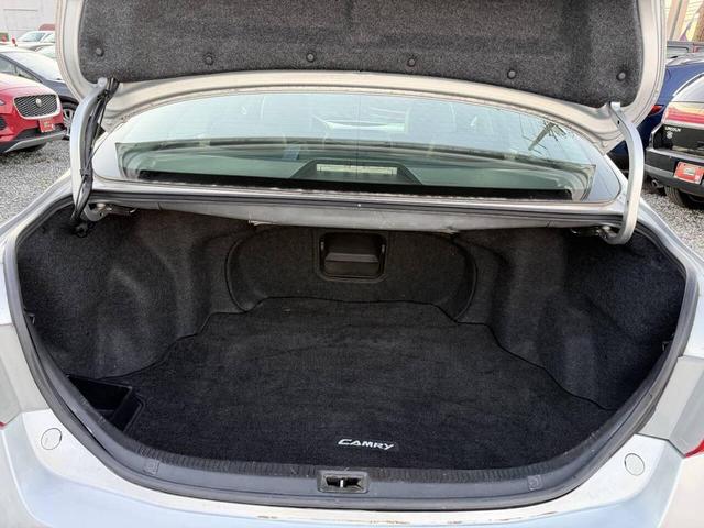 Photo of 2009 Classic Silver Metallic Toyota Camry