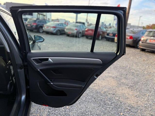 Photo of 2017 Platinum Gray Metallic Volkswagen Golf SportWagen