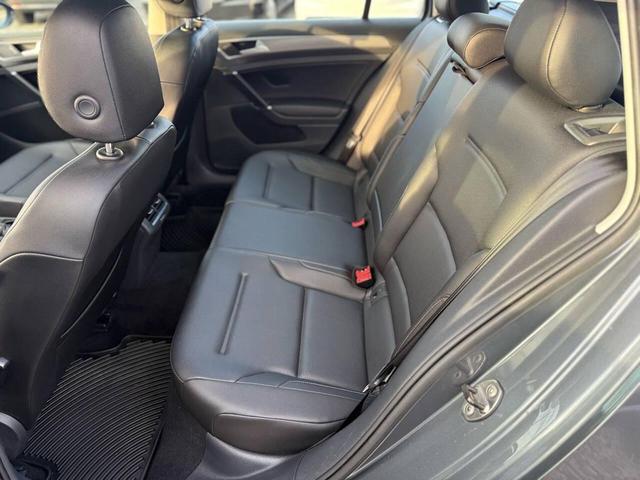 Photo of 2017 Platinum Gray Metallic Volkswagen Golf SportWagen