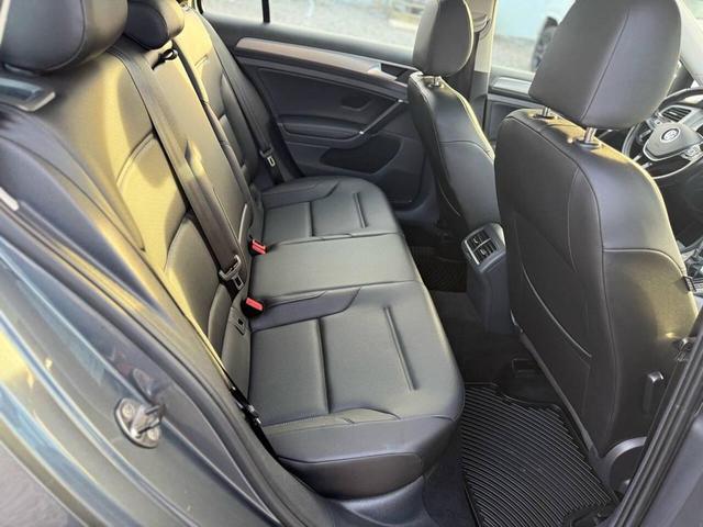 Photo of 2017 Platinum Gray Metallic Volkswagen Golf SportWagen