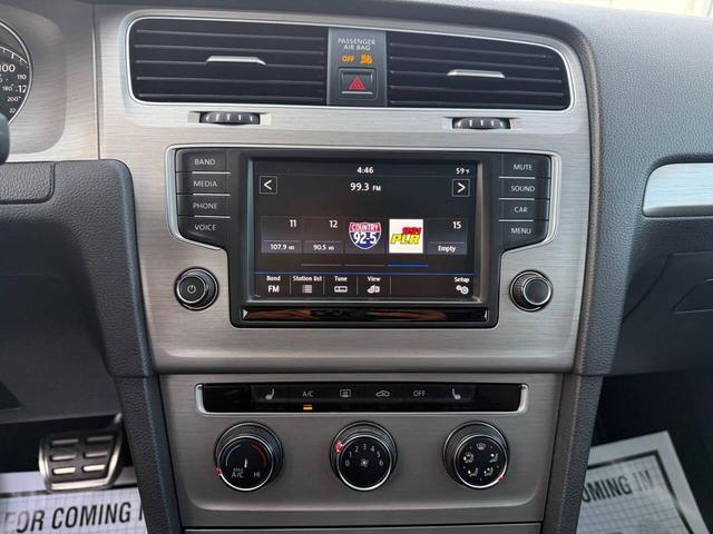 Photo of 2017 Platinum Gray Metallic Volkswagen Golf SportWagen