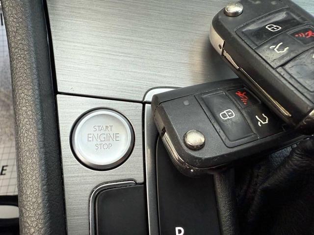 Photo of 2017 Platinum Gray Metallic Volkswagen Golf SportWagen