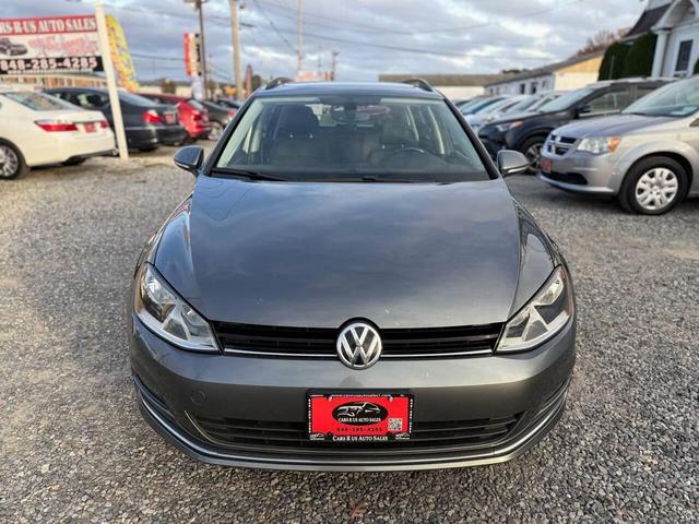 Photo of 2017 Platinum Gray Metallic Volkswagen Golf SportWagen