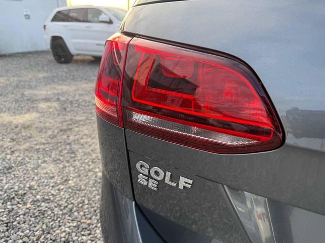 Photo of 2017 Platinum Gray Metallic Volkswagen Golf SportWagen