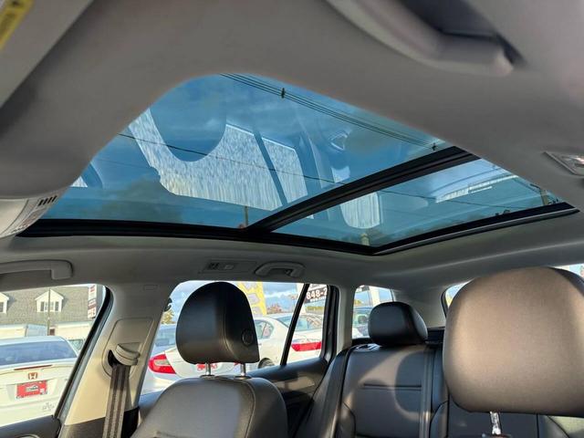 Photo of 2017 Platinum Gray Metallic Volkswagen Golf SportWagen