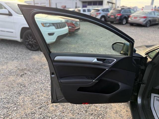 Photo of 2017 Platinum Gray Metallic Volkswagen Golf SportWagen
